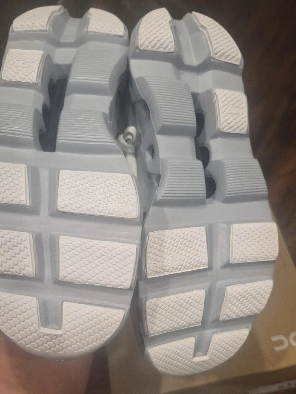 “New Women’s On Cloudmonster Size 6 White Gray Running Shoes - Picture 7 of 10